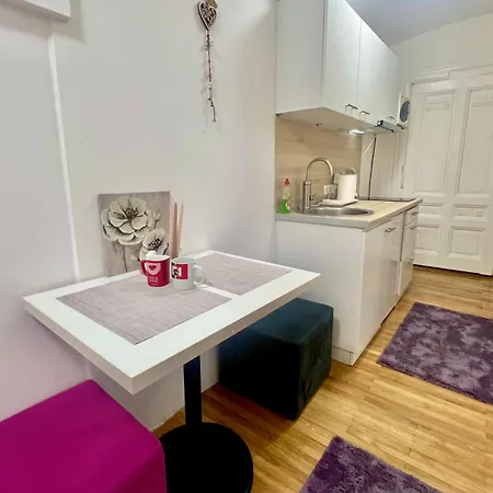 In The Center Apartment *